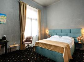 Palace Bulevard Inn，位于克卢日-纳波卡的带停车场的酒店