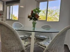 Apartamento en Les Alqueries con aire acondicionado