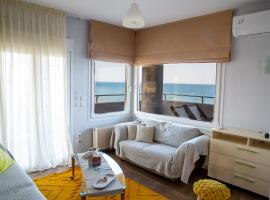 Salty Breeze Supreme Beachfront Apartment-Supreme Stay with free Parking，位于佩雷亚的酒店