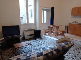 Studio Mezzanine au cœur de Saint Marcellin，位于圣马尔瑟兰的酒店