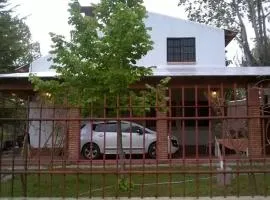 CASA EN MANANTIALES (Potrerillos, Mendoza)