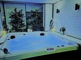 Exotic Jacuzzi Apartment with Balcony & Parking