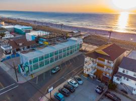 Boardwalk Sand & Surf Beach Hotel Oceanfront，位于希塞德高地的汽车旅馆