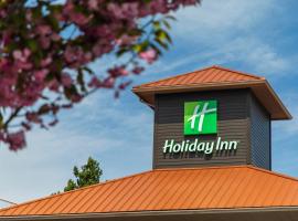Holiday Inn Victoria - Elk Lake, an IHG Hotel，位于维多利亚道格拉斯山海湾球场附近的酒店