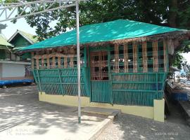 Cottage in Lobo Triple N Homestay，位于Soloc的豪华帐篷