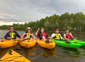 Kayak Camp, Tsonjinboldog