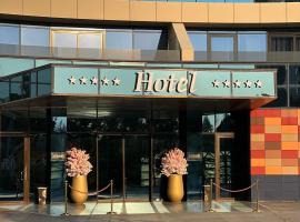 Hotel Misto SPA & FITNESS，位于哈尔科夫的带泳池的酒店
