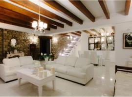 White Diamond Villa，位于卡梅纳维洛拉的酒店
