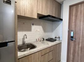 Chic Apartment in Tangerang，位于卡拉瓦奇的酒店