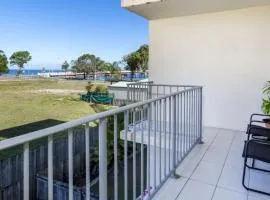 Stylish Unit With Water Views