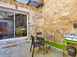 1 Bedroom Stunning Home In Villeneuve-Les-Avignon，位于阿维尼翁新城的酒店