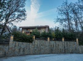 Acorn's Houses, Gray and Green Acorn，位于Kalloní的酒店