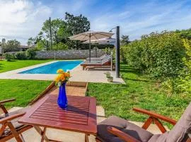 Cozy Home In Premantura With Outdoor Swimming Pool