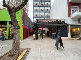 约拉门托里尔塔联排别墅酒店，位于布宜诺斯艾利斯贝尔格拉诺的酒店