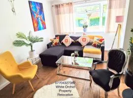 4 Bed House Stevenage SG1 Free Parking & Wi-Fi Business & Families Serviced Accommodation by White Orchid Property Relocation