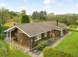 Awesome Home In Ebeltoft With Kitchen