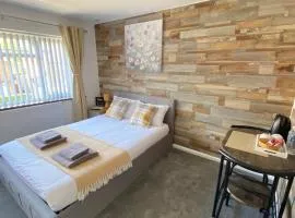 Gatwick Deluxe En-suite Rooms