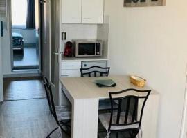 Location appartement proche cité médiévale de Pérouges, CNPE，位于Chazey-sur-Ain的公寓