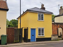 Perfectly Located Pretty Cottage，位于迪斯的度假屋