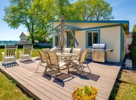 Waterfront Hood Canal Cottage Steps to the Beach!