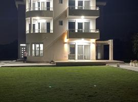 Hamptons Village Apartments Ada Bojana，位于乌尔齐尼的酒店