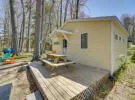 4-Season Gold Coast Cottage, 2 Mi to Winter Sports