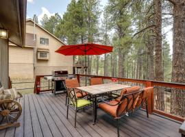 Scenic Flagstaff Home with EV Charger, 10 Mi to Dtwn，位于弗拉格斯塔夫的Spa酒店