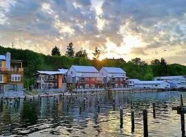 BOATYARRD Inn # 9