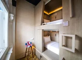 CUBE Boutique Capsule Hotel at Kampong Glam