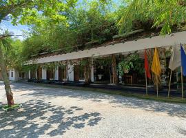 Global Backwater Resort，位于奎隆的酒店