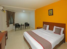 Townhouse OAK Hotel Fiducia Pasar Minggu，位于雅加达哈利姆·珀达纳库苏马机场 - HLP附近的酒店