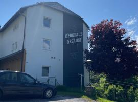 Berghaus Gesäuse，位于Weng im Gesäuse的带停车场的酒店