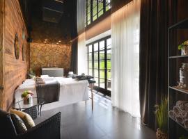 Rezidence Pihel，位于新博尔的高尔夫酒店