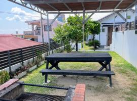 マムヴィッラIn平安座島の一軒家，位于Henza的酒店