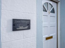 Sea Whisper- lovely home in charming village，位于皮滕威姆的别墅