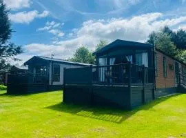 The Kestrel Lodge with Hot tub