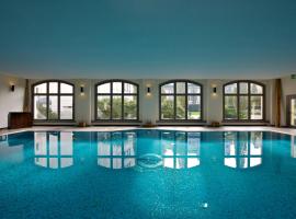 维斯康蒂皇宫豪华酒店，位于米兰的带泳池的酒店
