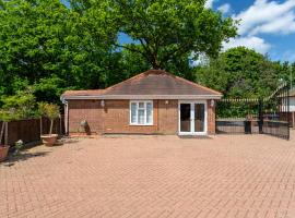 Entire Large Detached Bungalow The Star of Hatfield，位于哈特菲尔德的度假屋