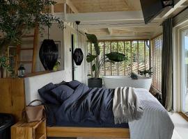 Nordicstay Noarootsi Kastehein or Loojangu villa，位于Paslepa的酒店