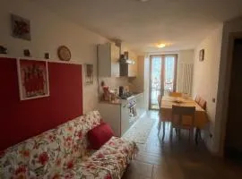LA CASA DI PUCCI nel borgo affrescato di PARLASCO