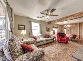 Cozy Cabin with Deck Less Than 1 Mi to Midtown Ruidoso!