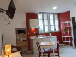 Studio centre de Bourgueil au calme，位于布尔格伊的酒店