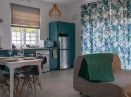 Le Rivage Appartement Mauritius，位于Coteau Raffin的带停车场的酒店