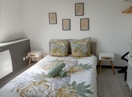 Charmant T2 proche Dunkerque，位于Coudekerque-Branche的酒店