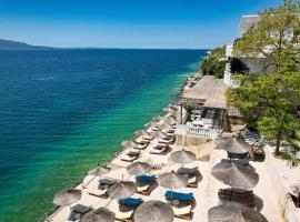 Luxury Villa Alisja Sarande with Private Beach，位于萨兰达的酒店