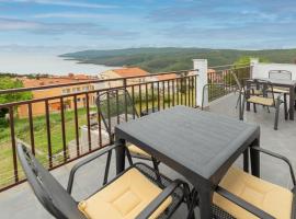 Cozy Home In Rabac With House Sea View，位于拉巴克的酒店