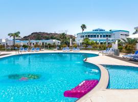 Holiday Beach Resort，位于迪巴的海滩酒店