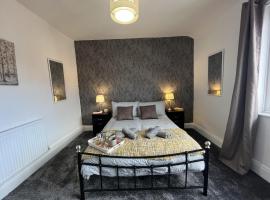 Modernised central Wigan townhouse sleeps up to 6，位于威根的酒店