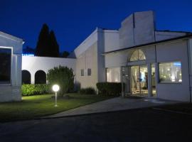 基里亚德桑特酒店，位于桑特的酒店
