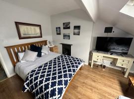 Belfast Duplex Apartment No Parties，位于贝尔法斯特的酒店